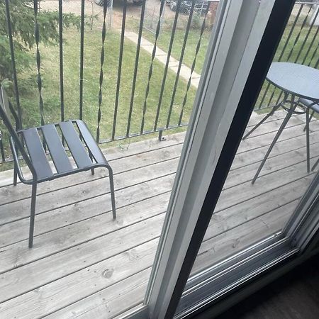 Wonderful 2-Bedroom Apartment Camrose Exterior photo